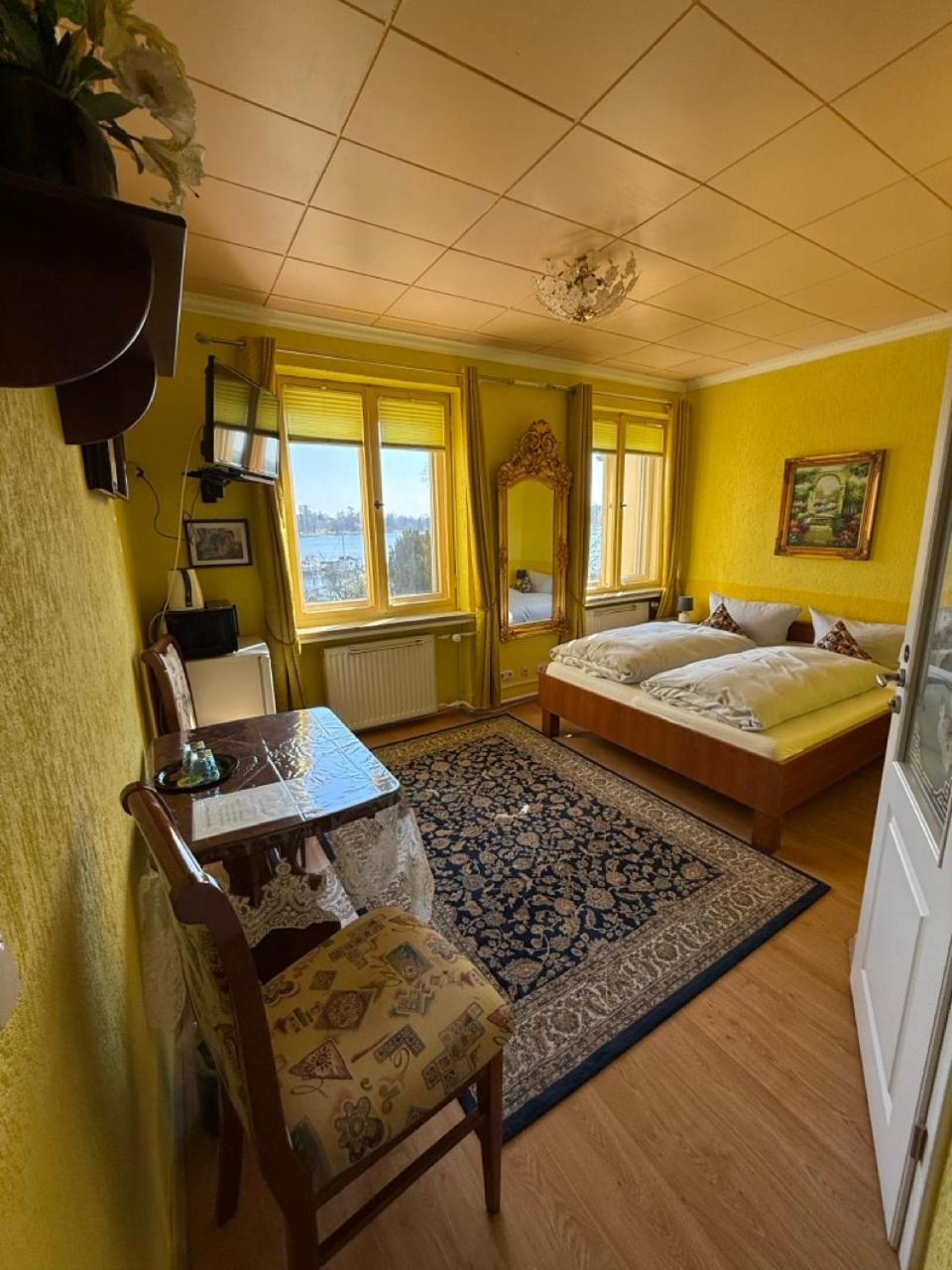 Pension Am Tiefen See Потсдам Экстерьер фото